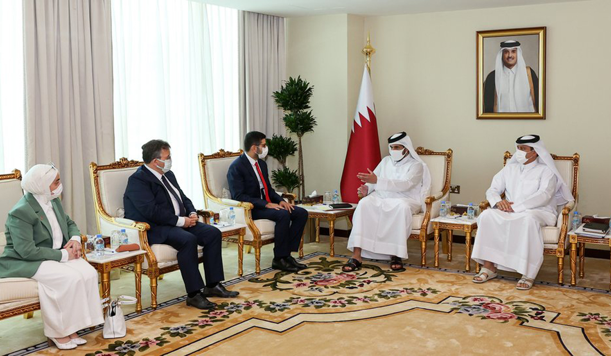 Commerce Minister Meets Head of Investment Office of Turkey